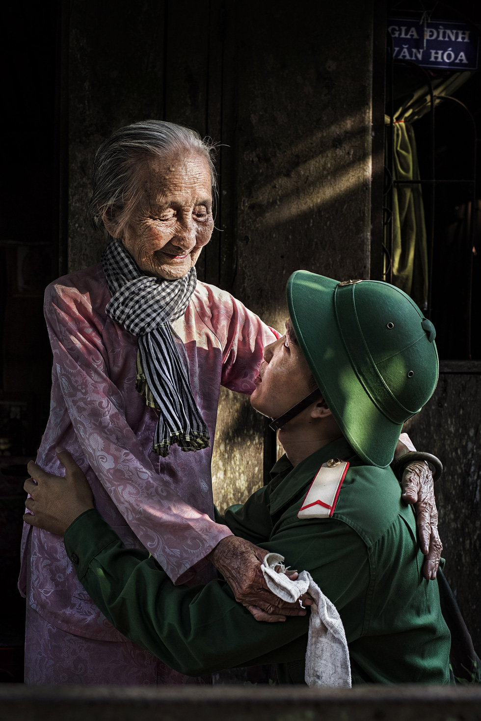 Ngắm những khoảnh khắc yêu thương gia đình ở khắp nẻo Việt Nam - Ảnh 7.