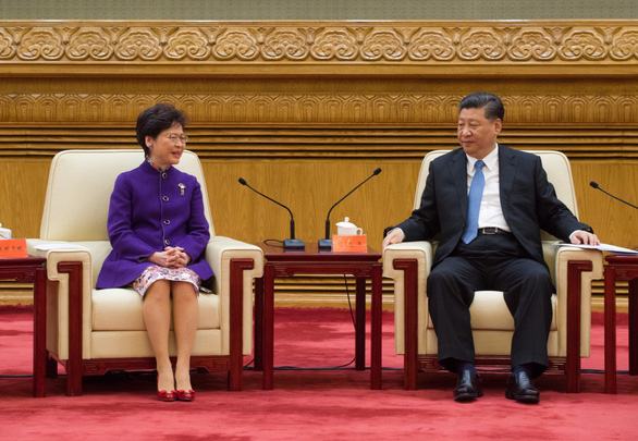 Bà Carrie Lam đến Bắc Kinh gặp ông Tập Cận Bình - Ảnh 2.