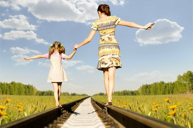 Nhiều bậc cha mẹ cho biết dạy con trong gia đình có 3 thế hệ rất khó /// Shutterstock