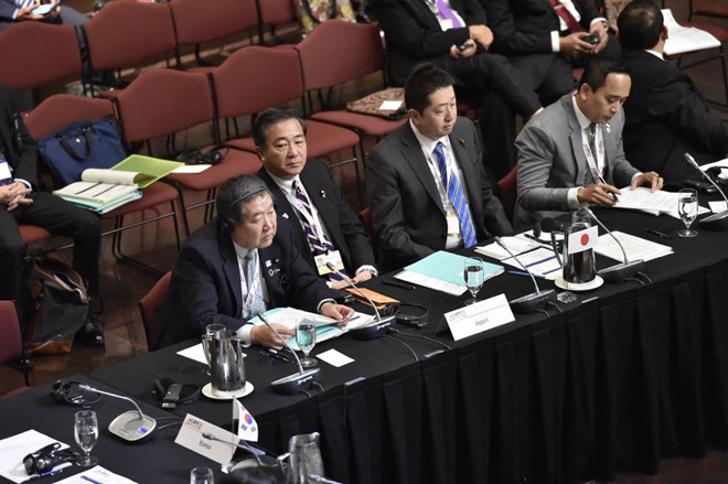 Phái đoàn Nhật Bản bao gồm nghị sĩ Akira Sato, Akihisa Nagashima và Hirano Honda tại Diễn đàn Nghị viện châu Á Thái Bình Dương ở Canberra (trái qua phải) /// Quốc hội Úc