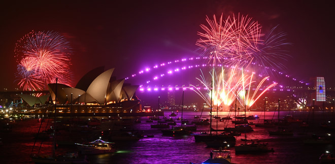 Pháo hoa mừng đón Nhà hát Opera Sydney (Úc) trong màn trình diễn pháo hoa truyền thống ngày 31.12.2019, được tổ chức trước sự kiện chính vào giữa đêm /// AFP