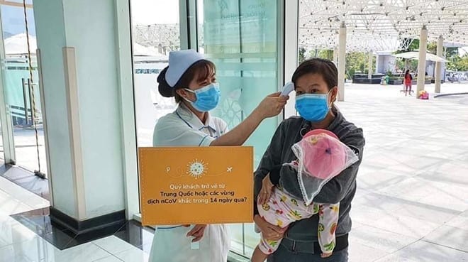 Trẻ đi chích ngừa tại Bệnh viện Nhi đồng Thành phố	 /// Ảnh: Phương Vũ
