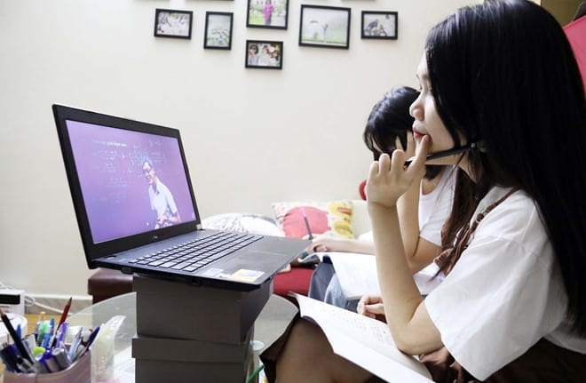 Học sinh tham gia một giờ học trực tuyến  	
 /// Ảnh: Ngọc Dương