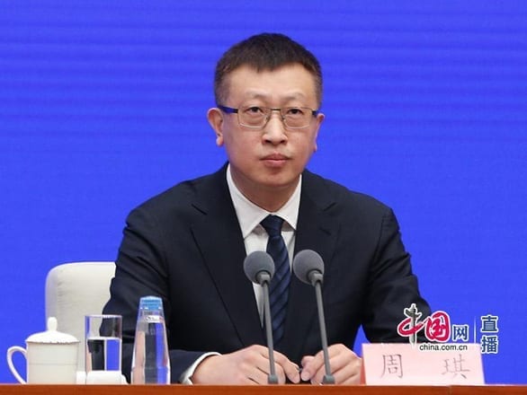Nhà nghiên cứu công bố tại họp báo Chính phủ Trung Quốc: corona không lây qua da - Ảnh 1.