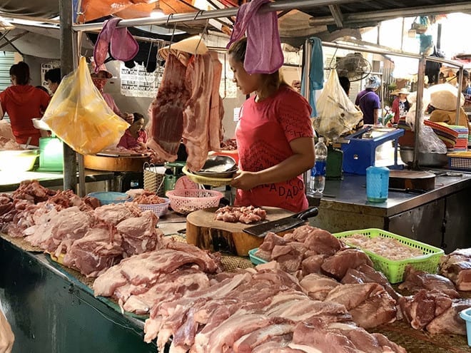 Giá thịt trên thị trường cần giảm tiệm cận với giá heo hơi  /// Ảnh: L.Nghi