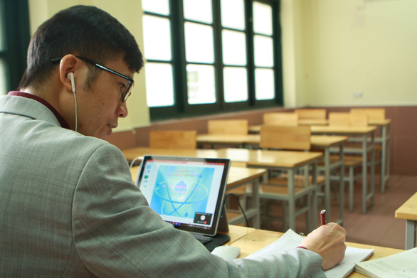 Trường THCS & THPT Nguyễn Tất Thành cho 100% học sinh học trực tuyến - Ảnh 8.