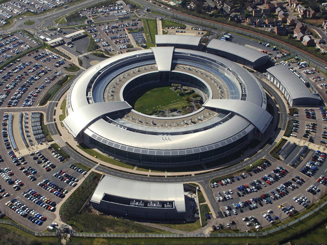 Sở Chỉ huy thông tin của chính phủ Anh (GCHQ), một trong số các cơ quan tình báo của Anh /// Bộ Quốc phòng Anh