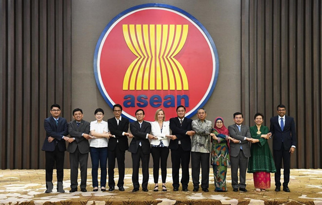 Các đại biểu chụp ảnh tại Cuộc họp lần thứ 11 Ủy ban hợp tác chung (JCC) ASEAN - Mỹ /// Ảnh: TTXVN 