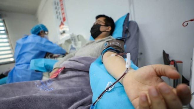 Bệnh nhân đang được điều tại một bệnh viện ở tâm dịch Vũ Hán /// Reuters