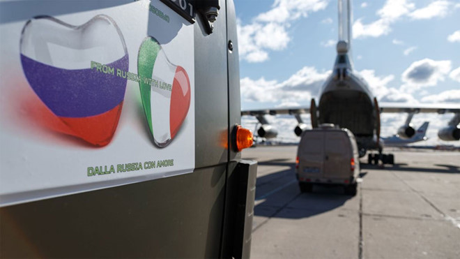 Thông điệp “Thương gửi từ Nga” trên chuyến hàng hỗ trợ nước Ý chống dịch Covid-19 /// Bộ Quốc phòng Nga