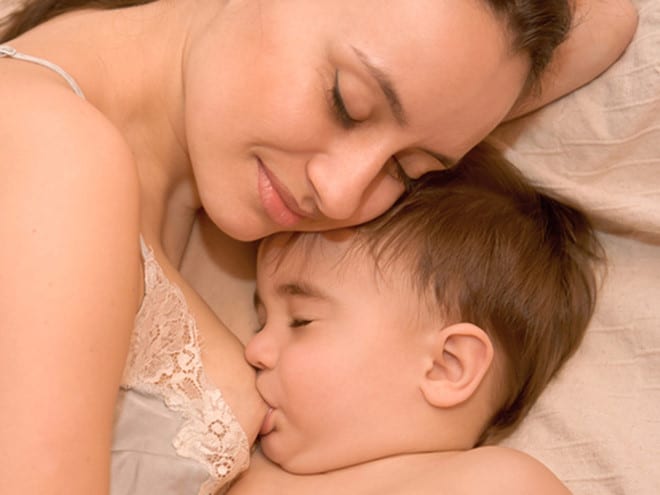 Sữa mẹ có hiệu quả phòng ngừa nhiễm nhiều loại virus /// Ảnh minh họa: Shutterstock