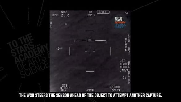 Lầu Năm Góc công bố các đoạn phim về vật thể bay không xác định UFO - Ảnh 1.