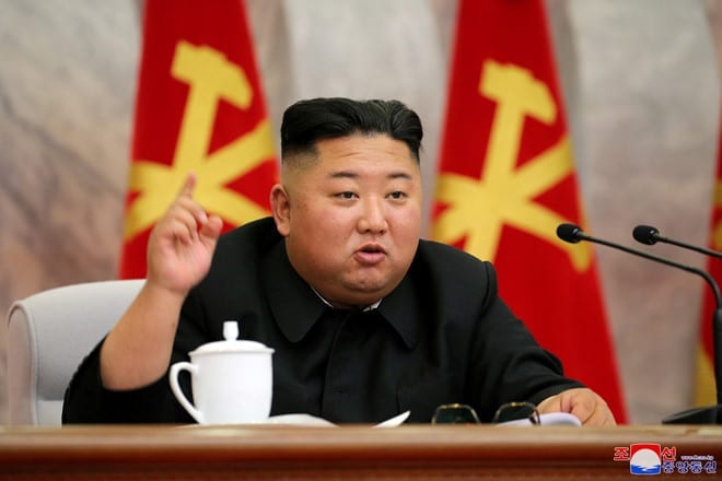 KCNA ngày 24.5 công bố hình ảnh lãnh đạo Triều Tiên Kim Jong-un chủ trì cuộc họp của Quân ủy Trung ương /// KCNA