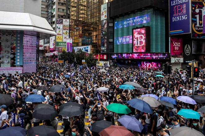 Người biểu tình tập trung tại Vịnh Đồng La ở Hồng Kông chiều 24.5 /// Ảnh: AFP