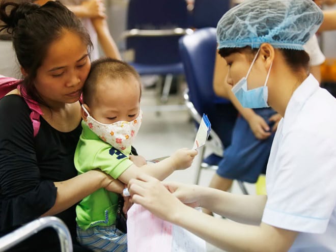 Tiêm vắc xin cho trẻ tại Hà Nội  /// Ảnh minh họa: Ngọc Thắng