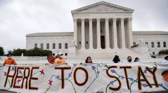 Tòa án Mỹ yêu cầu trả tự do cho 100 trẻ nhập cư bất hợp pháp - Ảnh 1.