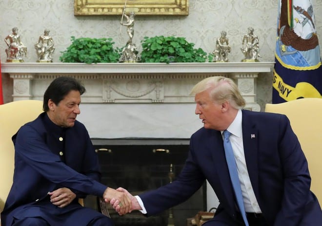 Tổng thống Mỹ Donald Trump tiếp Thủ tướng Pakistan Imran Khan tại Phòng Bầu dục ở Nhà Trắng tháng 7.2019 /// Reutersg