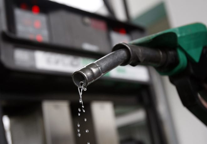 Đầu tuần, giá dầu lao dốc do lo ngại dịch bệnh Covid-19 lan rộng /// Ảnh: Reuters