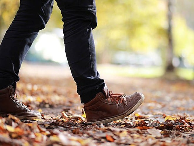 Một xu hướng ngày càng tăng là nhiều người thường đi bộ ngắn sau mỗi bữa ăn với mong muốn mang lại nhiều lợi ích cho sức khỏe /// Ảnh minh họa: Shutterstock