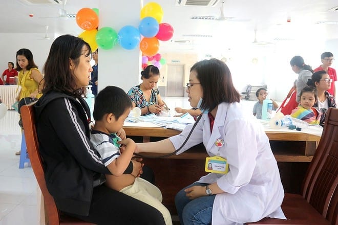 Khám tầm soát cho trẻ tại Bệnh viện Nhi đồng 2 /// T.Tùng 