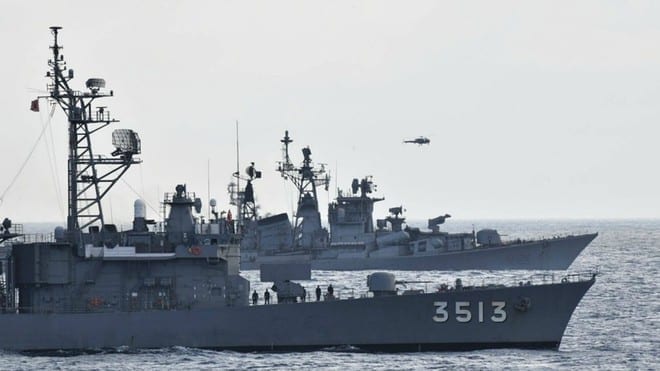 Tàu chiến Ấn Độ và Nhật Bản tập trận chung hồi cuối tháng 6 /// TWITTER