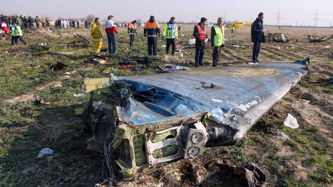Mảnh vỡ còn sót lại của chiếc máy bay Ukraine /// AFP