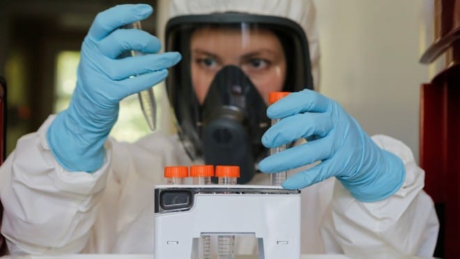 Nhà khoa học nghiên cứu vắc xin ngừa Covid-19 tại Viện Gamaleya ở Moscow, Nga /// Reuters