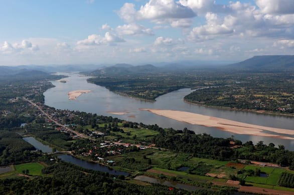 Mực nước sông Mekong thấp kỷ lục, kêu gọi Trung Quốc xả nước - Ảnh 1.