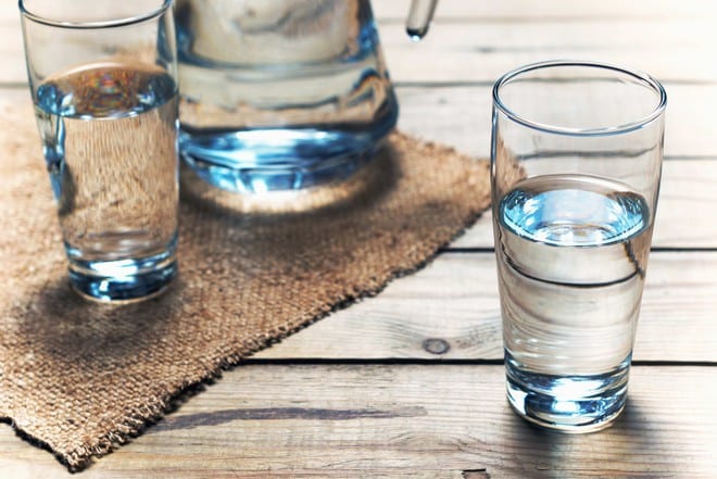 Theo quan điểm của y học cổ truyền Ấn Độ (Ayurveda), chúng ta phải uống nước bất cứ khi nào có sự thôi thúc. /// Ảnh minh họa: Shutterstock