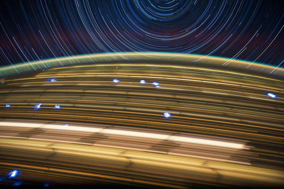 Ngắm sao tuyệt đẹp từ Trạm vũ trụ quốc tế - Ảnh 2.