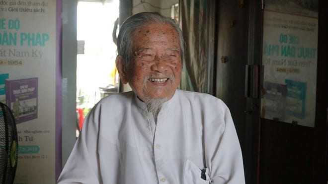 Khâm phục cụ ông 100 tuổi ở Sài Gòn làm việc 10 tiếng/ngày không cần đeo kính - ảnh 4