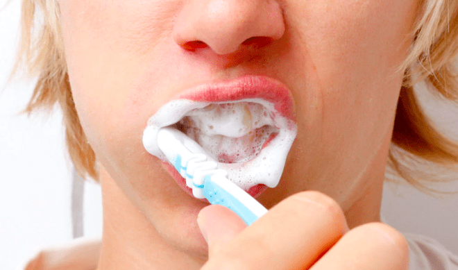 Nếu bạn đánh răng quá mạnh hoặc quá thường xuyên, sẽ gây tác hại không ngờ đấy /// Ảnh minh họa: Shutterstock