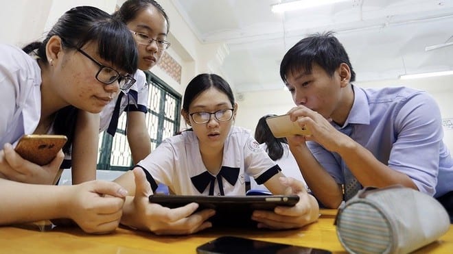 Cho phép học sinh sử dụng điện thoại trong giờ học nhưng Bộ GD-ĐT sẽ có hướng dẫn cụ thể /// ẢNH TRUNG DUNG
