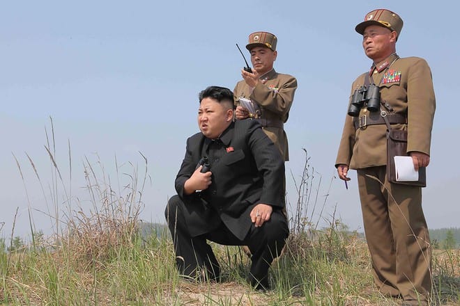 Chủ tịch Kim Jong-un của CHDCND Triều Tiên thị sát một cuộc diễn tập quân sự /// Reuters