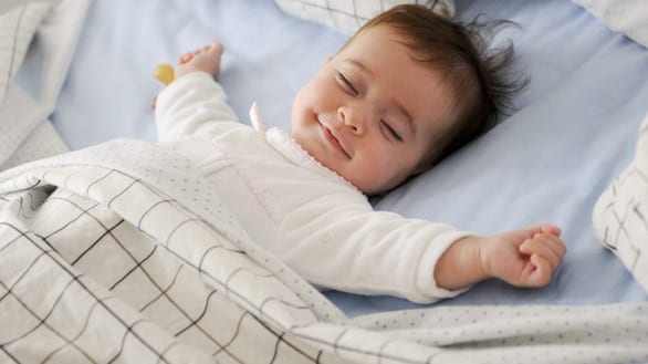 Nghiên cứu mới: Không nên đánh thức trẻ dưới 2 tuổi dậy khi bé đang ngủ - Ảnh 1.