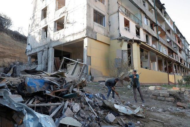 Một tòa nhà bị pháo kích ở Stepanaker, vùng Nagorno-Karabakh ngày 19.10