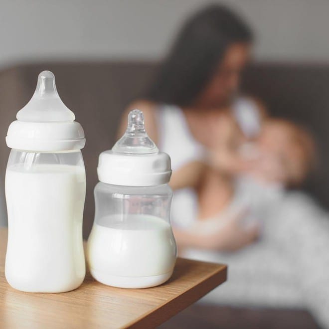 Có thể dùng bình sữa thủy tinh thay thế /// Shutterstock