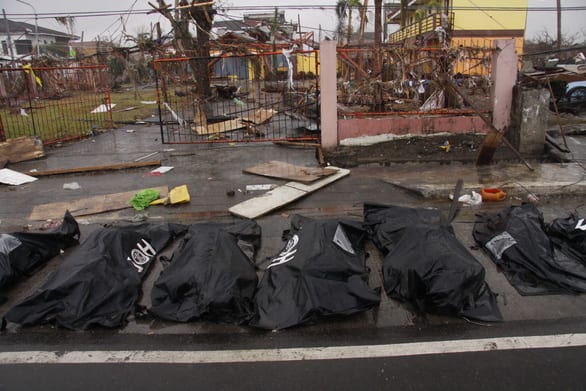 Thiên nhiên cuồng nộ - Kỳ 4: Sự hủy diệt của siêu bão Haiyan - Ảnh 3.