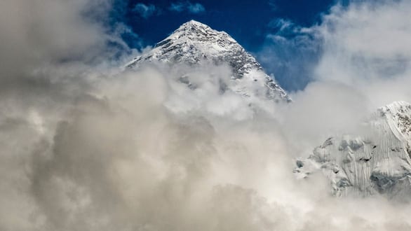 Khoa học đo chiều cao núi Everest bằng cách nào? - Ảnh 2.