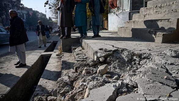 Khu vực đông dân, có các đại sứ quán nước ngoài ở Afghanistan, trúng 23 tên lửa - Ảnh 1.