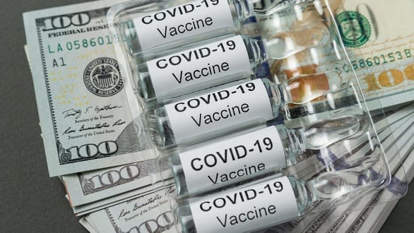 Giá vắc xin COVID-19: Những hợp đồng đầy bí ẩn của các hãng dược - Ảnh 1.