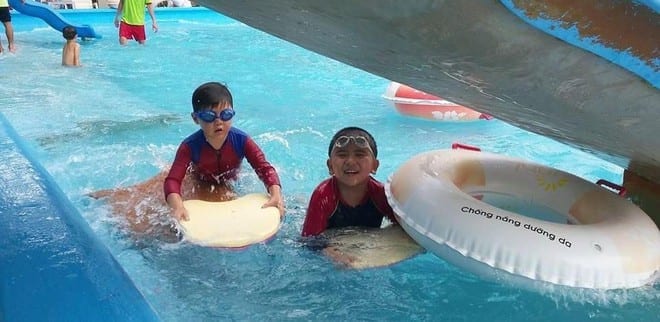 Tổ chức phổ cập dạy và học bơi trong các trường học, từng bước triển khai đến lứa tuổi mầm non /// Bảo Châu