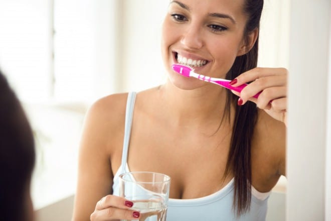 Người lớn mắc bệnh nướu răng có nguy cơ mắc bệnh thận mạn tính cao gấp 5 lần /// Ảnh minh họa: Shutterstock
