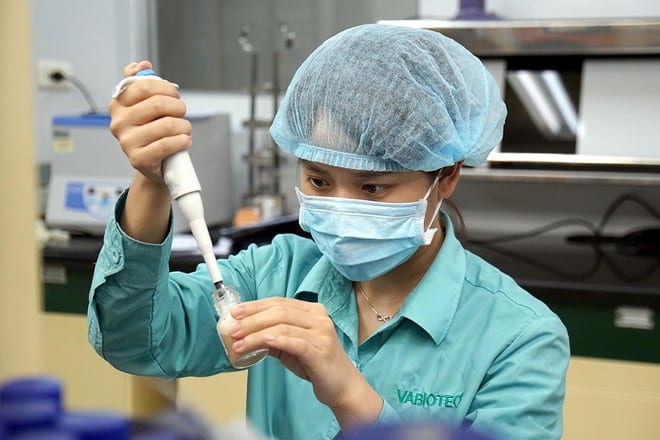 Nghiên cứu sản xuất vắc xin phòng Covid-19 tại Vabiotech /// ẢNH: NGỌC THẮNG