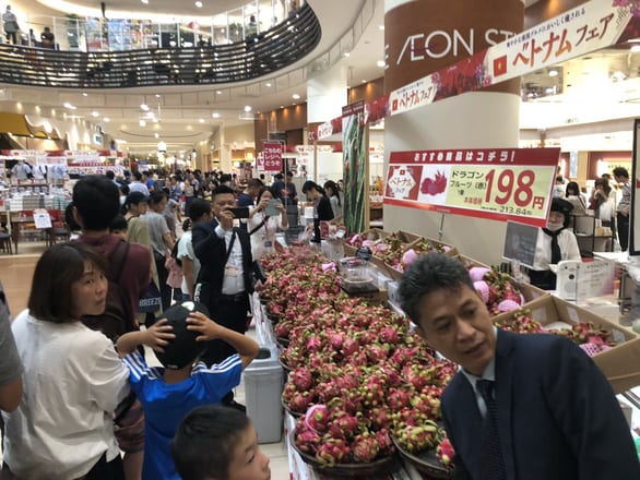 Hàng Việt vẫn khó vào siêu thị ngoại - Ảnh 1.