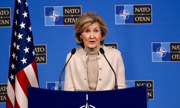 Quan chức NATO: Thế giới đã trao cho Trung Quốc cơ hội chơi cùng nhưng... - Ảnh 1.
