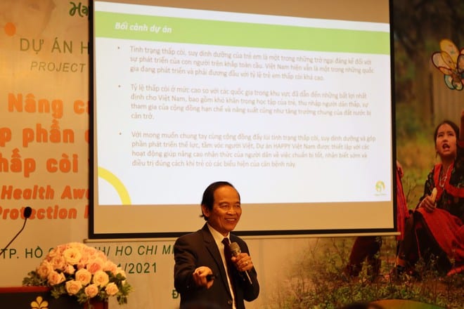 GS-TS Trần Hữu Dàng chia sẻ thông tin hôm nay về trẻ thấp còi /// Ảnh: N.T