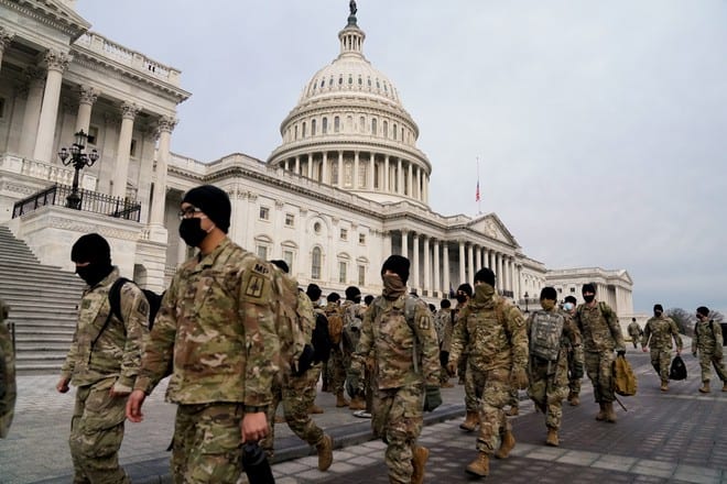 Vệ binh quốc gia bảo vệ tòa nhà quốc hội Mỹ tại Washington D.C /// Ảnh: Reuters