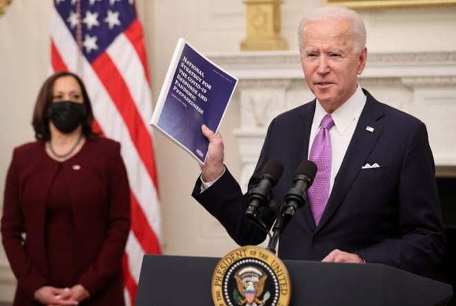 Tổng thống Joe Biden nói về chiến lược chống Covid-19 tại Nhà Trắng /// Ảnh: Reuters
