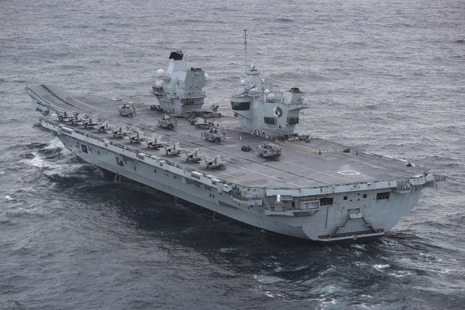 Tàu sân bay HMS Queen Elizabeth, soái hạm của hạm đội hải quân Anh kể từ ngày 27.1.2021, sẽ chính thức tham gia cuộc diễn tập của NATO ở Scotland vào mùa xuân 2021 và sau đó là ở Địa Trung Hải và Đông Á /// Hải quân Anh